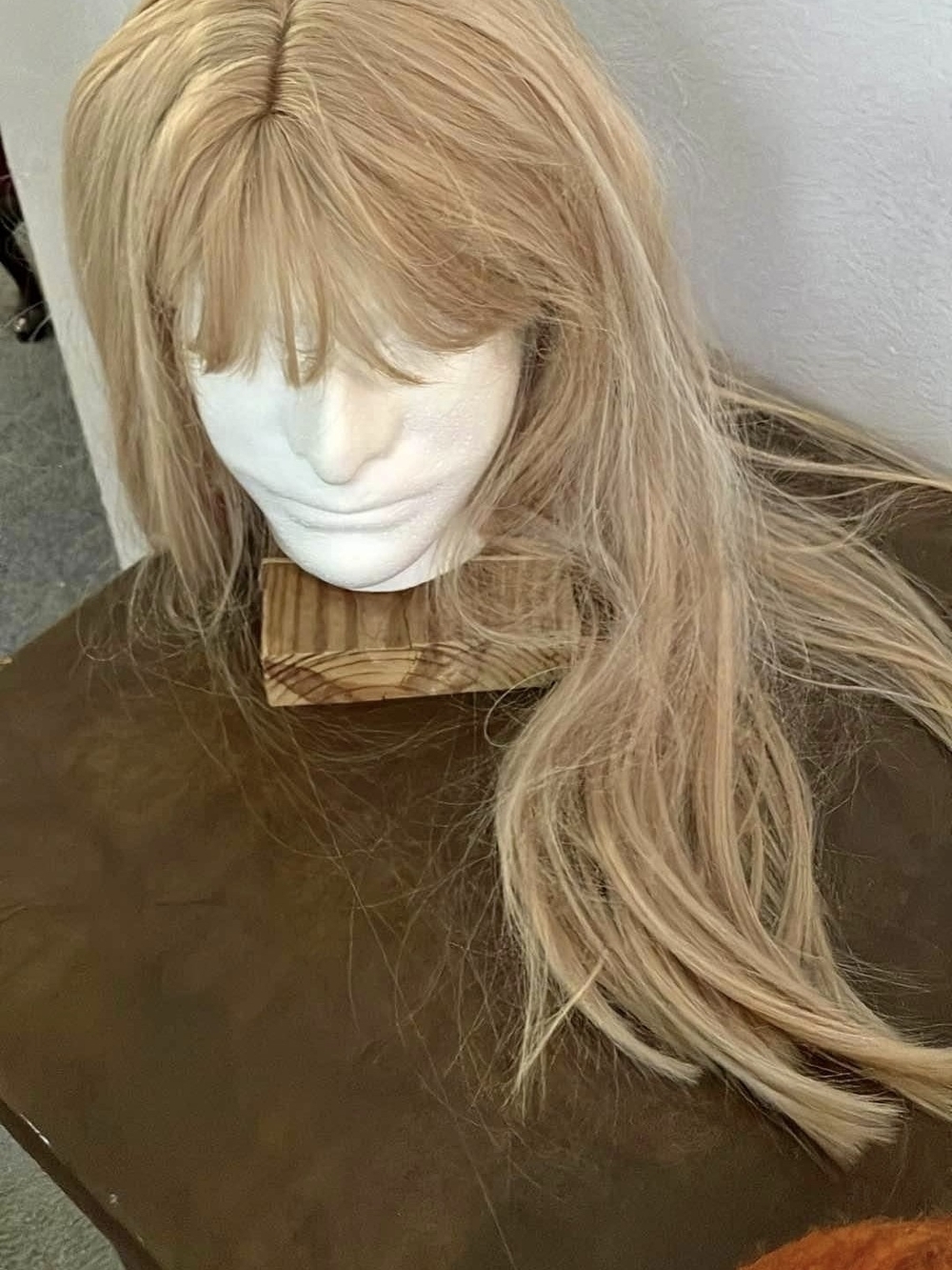 Blonde Long Layered Women’s Synthetic Wig with Bangs